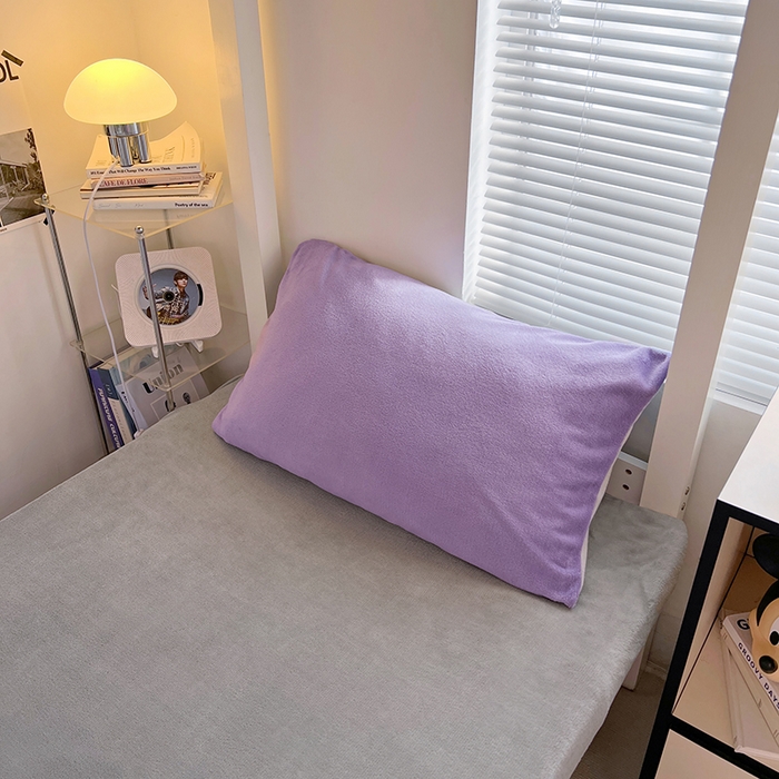 91家纺网 家纺一手货源 找家纺 优卡迪家纺馆 2025新款牛奶绒纯色双拼宿舍床三件套 魅紫银灰