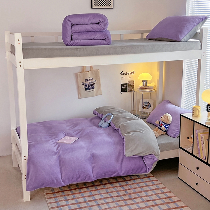 91家纺网 家纺一手货源 找家纺 优卡迪家纺馆 2025新款牛奶绒纯色双拼宿舍床三件套 魅紫银灰