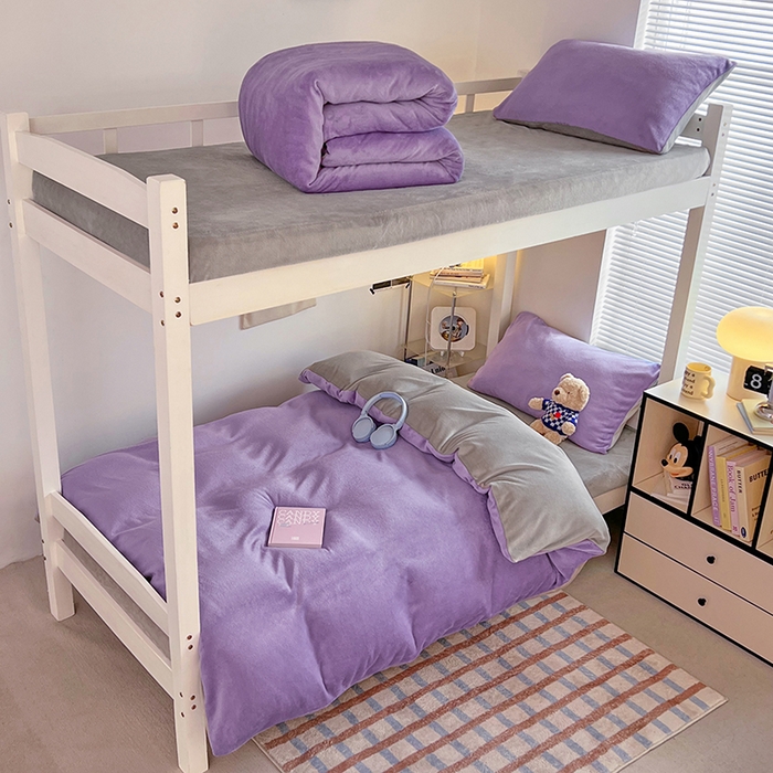 91家纺网 家纺一手货源 找家纺 优卡迪家纺馆 2025新款牛奶绒纯色双拼宿舍床三件套 魅紫银灰