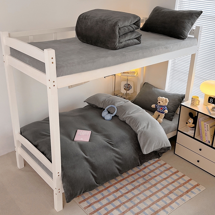 91家纺网 家纺一手货源 找家纺 优卡迪家纺馆 2025新款牛奶绒纯色双拼宿舍床三件套 深灰银灰