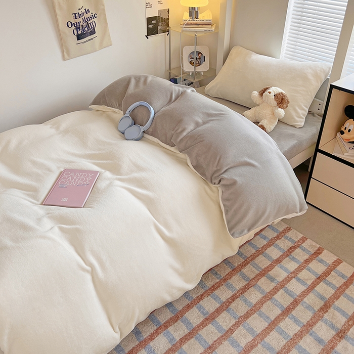 91家纺网 家纺一手货源 找家纺 优卡迪家纺馆 2025新款牛奶绒纯色双拼宿舍床三件套 奶白银灰