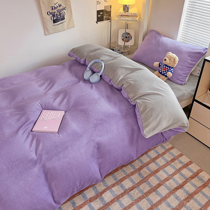 91家纺网 家纺一手货源 找家纺 优卡迪家纺馆 2025新款牛奶绒纯色双拼宿舍床三件套 魅紫银灰