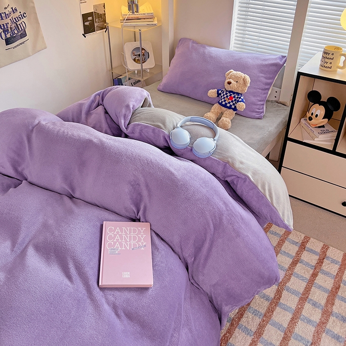 91家纺网 家纺一手货源 找家纺 优卡迪家纺馆 2025新款牛奶绒纯色双拼宿舍床三件套 魅紫银灰