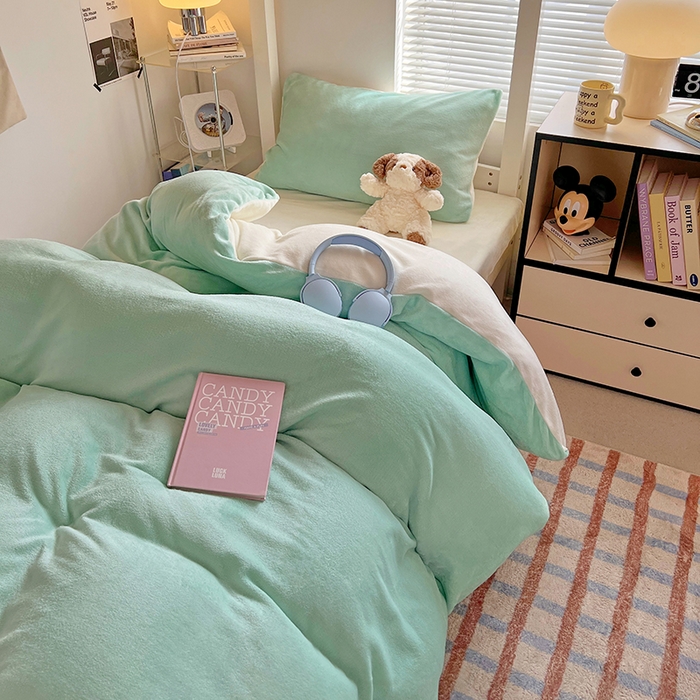 91家纺网 家纺一手货源 找家纺 优卡迪家纺馆 2025新款牛奶绒纯色双拼宿舍床三件套 嫩绿奶白