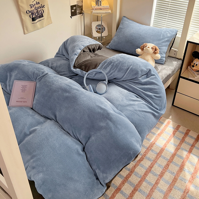 91家纺网 家纺一手货源 找家纺 优卡迪家纺馆 2025新款牛奶绒纯色双拼宿舍床三件套 海蓝深灰