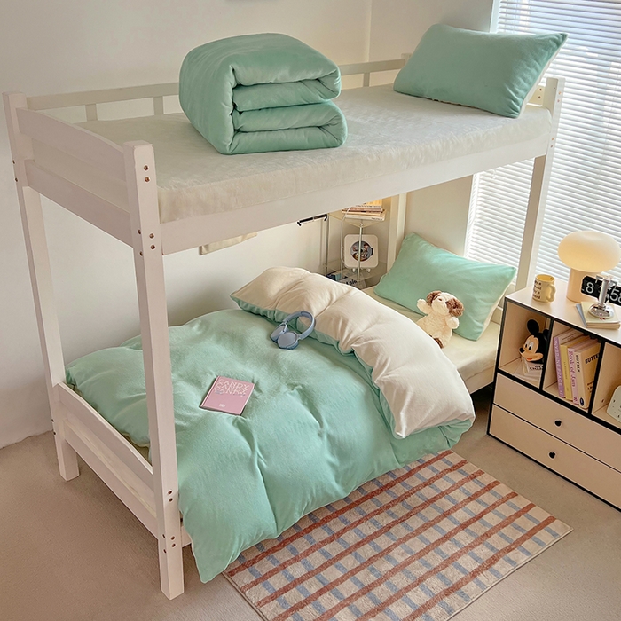 91家纺网 家纺一手货源 找家纺 优卡迪家纺馆 2025新款牛奶绒纯色双拼宿舍床三件套 嫩绿奶白