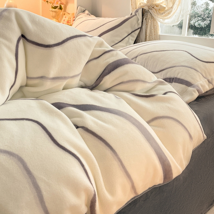 91家纺网 家纺一手货源 找家纺 佳汐蓝家纺 2025新款190克高克重牛奶绒印花四件套 时光里+高级灰