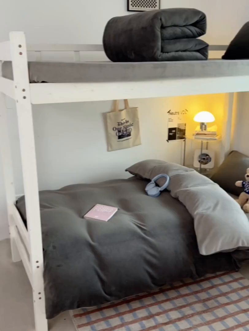 91家纺网 家纺一手货源 找家纺 优卡迪家纺馆 2025新款牛奶绒纯色双拼宿舍床三件套 深灰银灰