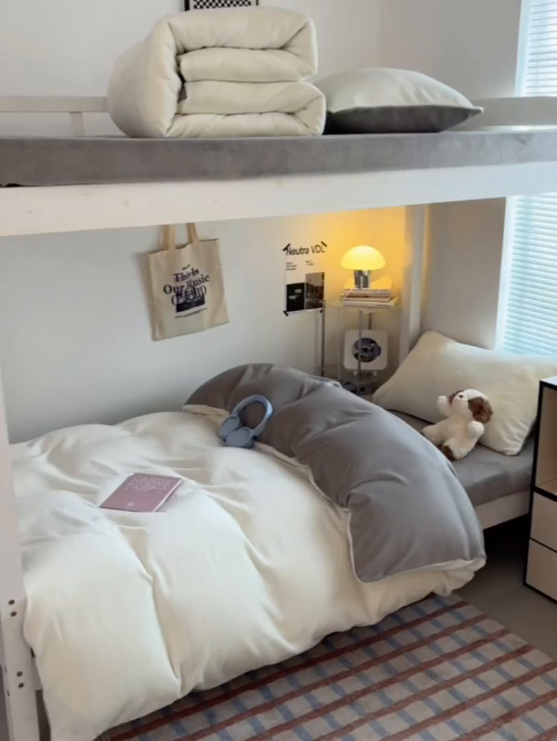 91家纺网 家纺一手货源 找家纺 优卡迪家纺馆 2025新款牛奶绒纯色双拼宿舍床三件套 奶白银灰