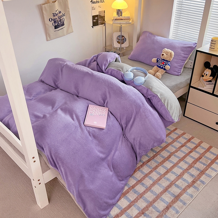 91家纺网 家纺一手货源 找家纺 优卡迪家纺馆 2025新款牛奶绒纯色双拼宿舍床三件套 魅紫银灰