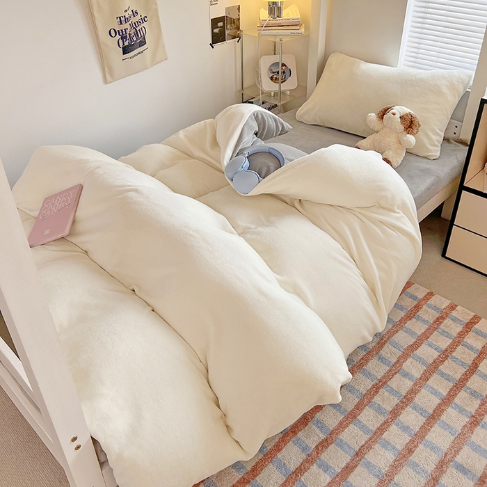 91家纺网 家纺一手货源 找家纺 优卡迪家纺馆 2025新款牛奶绒纯色双拼宿舍床三件套 奶白银灰