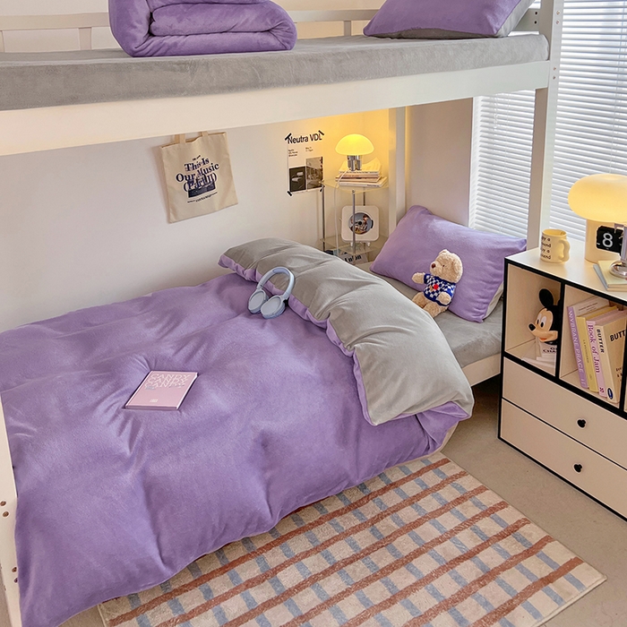 91家纺网 家纺一手货源 找家纺 优卡迪家纺馆 2025新款牛奶绒纯色双拼宿舍床三件套 魅紫银灰