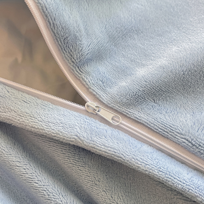 91家纺网 家纺一手货源 找家纺 佳汐蓝家纺 2025新款190克高克重牛奶绒印花四件套 田园小兔+婴儿蓝