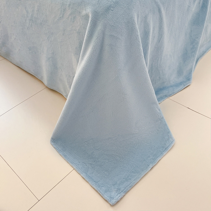 91家纺网 家纺一手货源 找家纺 佳汐蓝家纺 2025新款190克高克重牛奶绒印花四件套 田园小兔+婴儿蓝