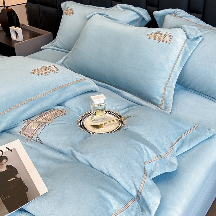 91家纺网 家纺一手货源 找家纺 （总）丞音家纺 2025新款A类母婴级230克全消光牛奶绒轻奢刺绣四件套秋冬珊瑚绒加厚保暖绣花宝宝绒床单被套婴儿绒床