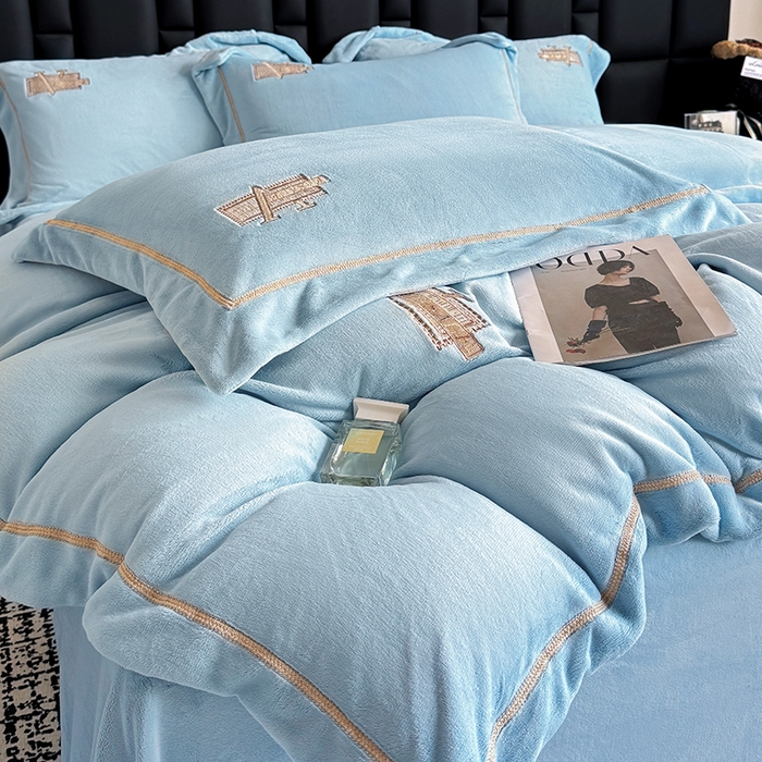 91家纺网 家纺一手货源 找家纺 （总）丞音家纺 2025新款A类母婴级230克全消光牛奶绒轻奢刺绣四件套秋冬珊瑚绒加厚保暖绣花宝宝绒床单被套婴儿绒床