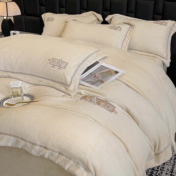 91家纺网 家纺一手货源 找家纺 丞音家纺 2025新款A类母婴级230克全消光牛奶绒轻奢刺绣四件套秋冬珊瑚绒加厚保暖绣花宝宝绒床单被套婴儿绒床 塞维尔-杏仁色