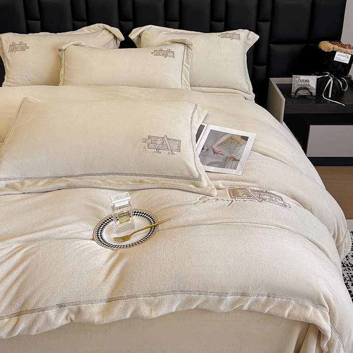 91家纺网 家纺一手货源 找家纺 丞音家纺 2025新款A类母婴级230克全消光牛奶绒轻奢刺绣四件套秋冬珊瑚绒加厚保暖绣花宝宝绒床单被套婴儿绒床 塞维尔-杏仁色