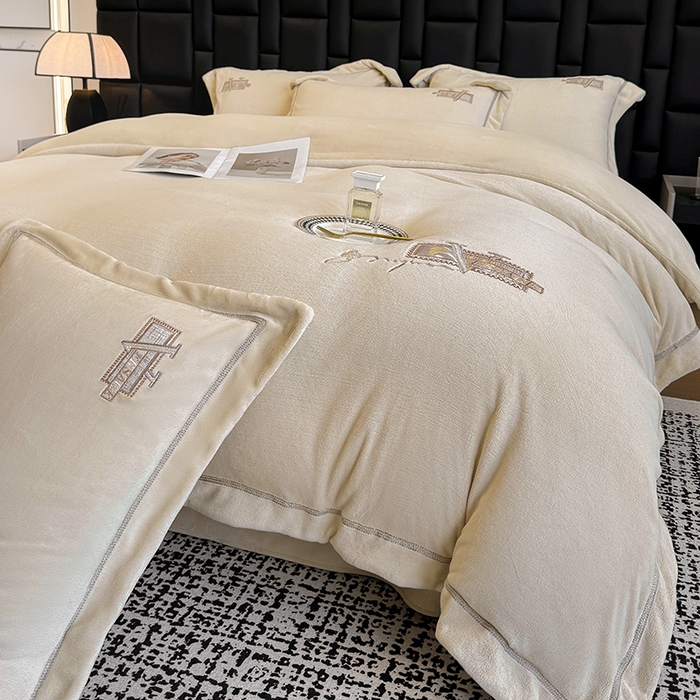 91家纺网 家纺一手货源 找家纺 丞音家纺 2025新款A类母婴级230克全消光牛奶绒轻奢刺绣四件套秋冬珊瑚绒加厚保暖绣花宝宝绒床单被套婴儿绒床 塞维尔-杏仁色