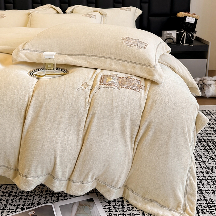 91家纺网 家纺一手货源 找家纺 丞音家纺 2025新款A类母婴级230克全消光牛奶绒轻奢刺绣四件套秋冬珊瑚绒加厚保暖绣花宝宝绒床单被套婴儿绒床 塞维尔-杏仁色