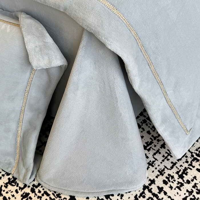 91家纺网 家纺一手货源 找家纺 丞音家纺 2025新款A类母婴级230克全消光牛奶绒轻奢刺绣四件套秋冬珊瑚绒加厚保暖绣花宝宝绒床单被套婴儿绒床 塞维尔-浅灰色