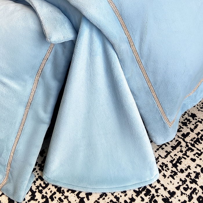 91家纺网 家纺一手货源 找家纺 丞音家纺 2025新款A类母婴级230克全消光牛奶绒轻奢刺绣四件套秋冬珊瑚绒加厚保暖绣花宝宝绒床单被套婴儿绒床 塞维尔-牛仔蓝