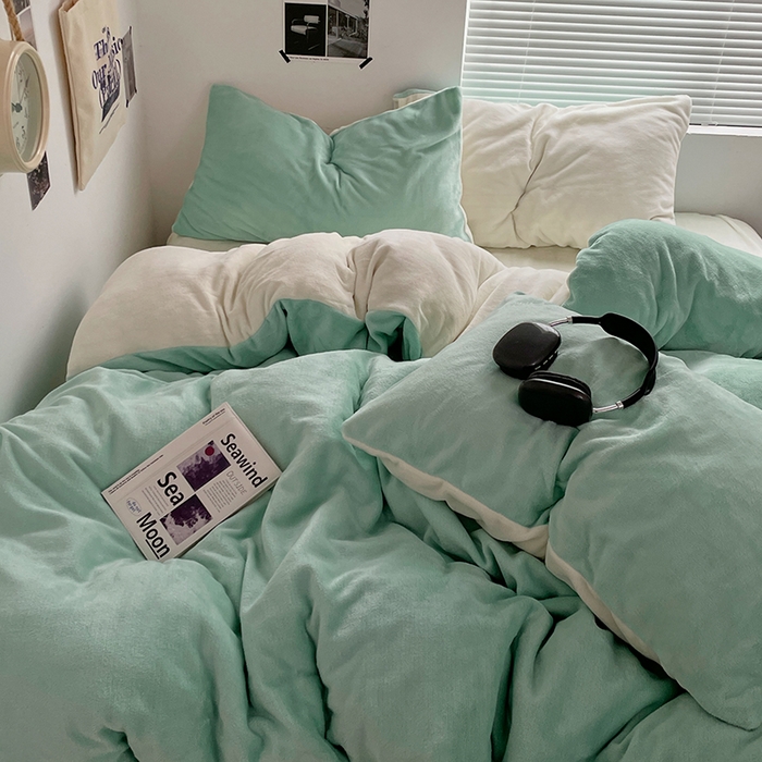 91家纺网 家纺一手货源 找家纺 优卡迪家纺馆 2025新款牛奶绒纯色双拼四件套系列 嫩绿奶白