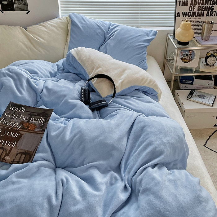 91家纺网 家纺一手货源 找家纺 优卡迪家纺馆 2025新款牛奶绒纯色双拼四件套系列 浅蓝奶白