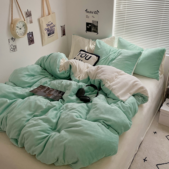 91家纺网 家纺一手货源 找家纺 优卡迪家纺馆 2025新款牛奶绒纯色双拼四件套系列 嫩绿奶白