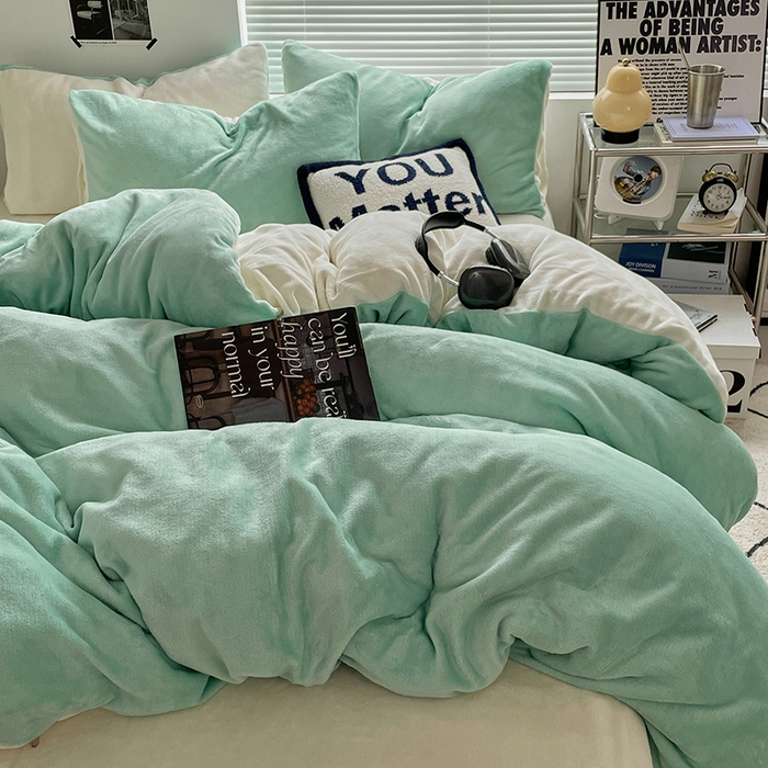 91家纺网 家纺一手货源 找家纺 优卡迪家纺馆 2025新款牛奶绒纯色双拼四件套系列 嫩绿奶白