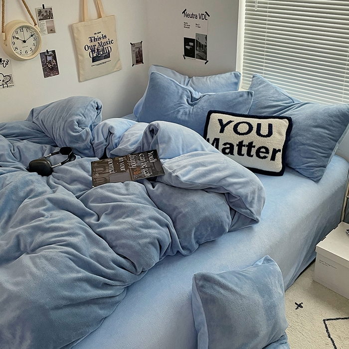 91家纺网 家纺一手货源 找家纺 优卡迪家纺馆 2025新款牛奶绒纯色双拼四件套系列 海蓝天蓝