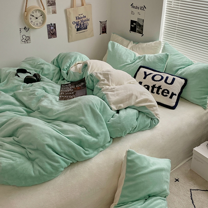 91家纺网 家纺一手货源 找家纺 优卡迪家纺馆 2025新款牛奶绒纯色双拼四件套系列 嫩绿奶白