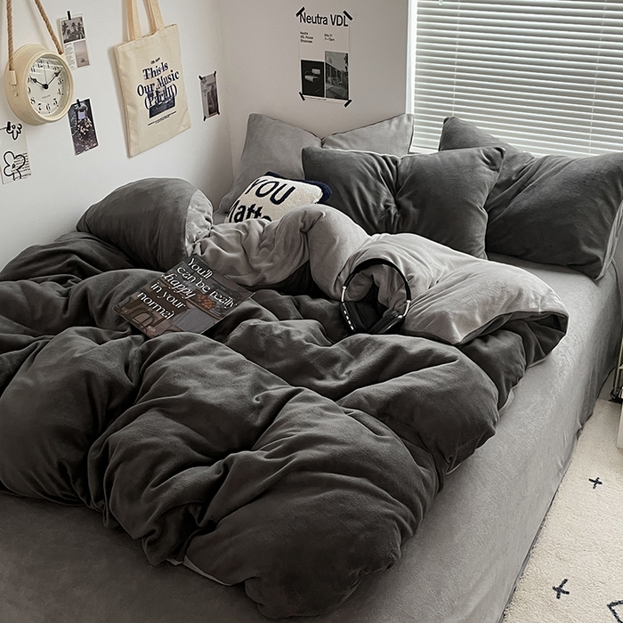 91家纺网 家纺一手货源 找家纺 优卡迪家纺馆 2025新款牛奶绒纯色双拼四件套系列 深灰银灰