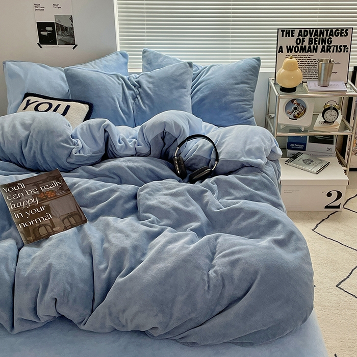 91家纺网 家纺一手货源 找家纺 优卡迪家纺馆 2025新款牛奶绒纯色双拼四件套系列 海蓝天蓝