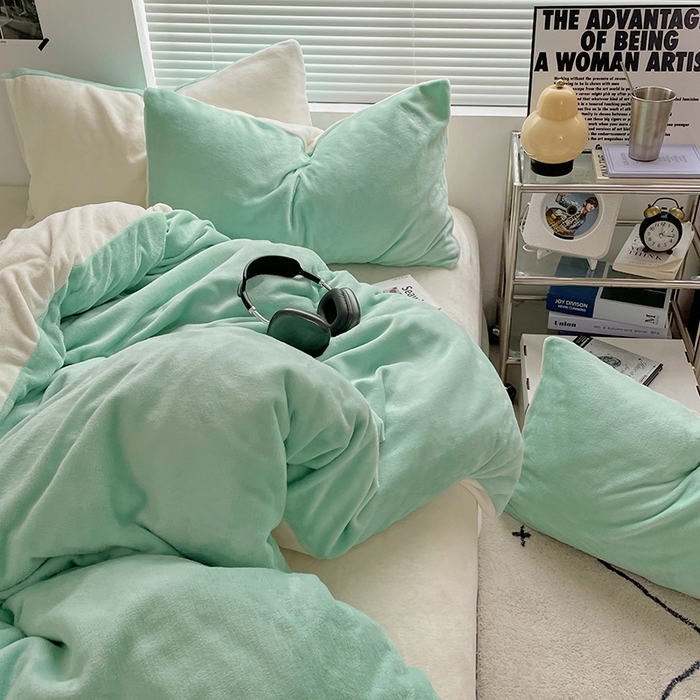 91家纺网 家纺一手货源 找家纺 优卡迪家纺馆 2025新款牛奶绒纯色双拼四件套系列 嫩绿奶白