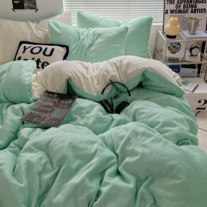 91家纺网 家纺一手货源 找家纺 优卡迪家纺馆 2025新款牛奶绒纯色双拼四件套系列 嫩绿奶白