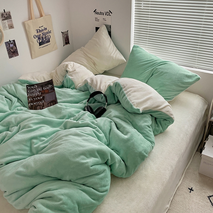 91家纺网 家纺一手货源 找家纺 优卡迪家纺馆 2025新款牛奶绒纯色双拼四件套系列 嫩绿奶白