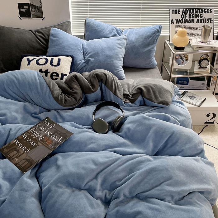 91家纺网 家纺一手货源 找家纺 优卡迪家纺馆 2025新款牛奶绒纯色双拼四件套系列 海蓝深灰