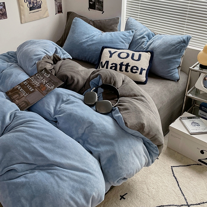 91家纺网 家纺一手货源 找家纺 优卡迪家纺馆 2025新款牛奶绒纯色双拼四件套系列 海蓝深灰