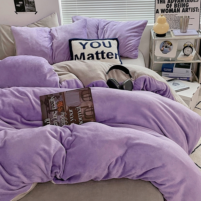 91家纺网 家纺一手货源 找家纺 优卡迪家纺馆 2025新款牛奶绒纯色双拼四件套系列 魅紫银灰