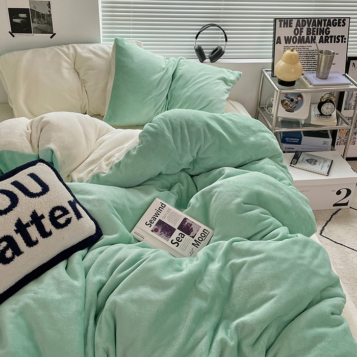 91家纺网 家纺一手货源 找家纺 优卡迪家纺馆 2025新款牛奶绒纯色双拼四件套系列 嫩绿奶白