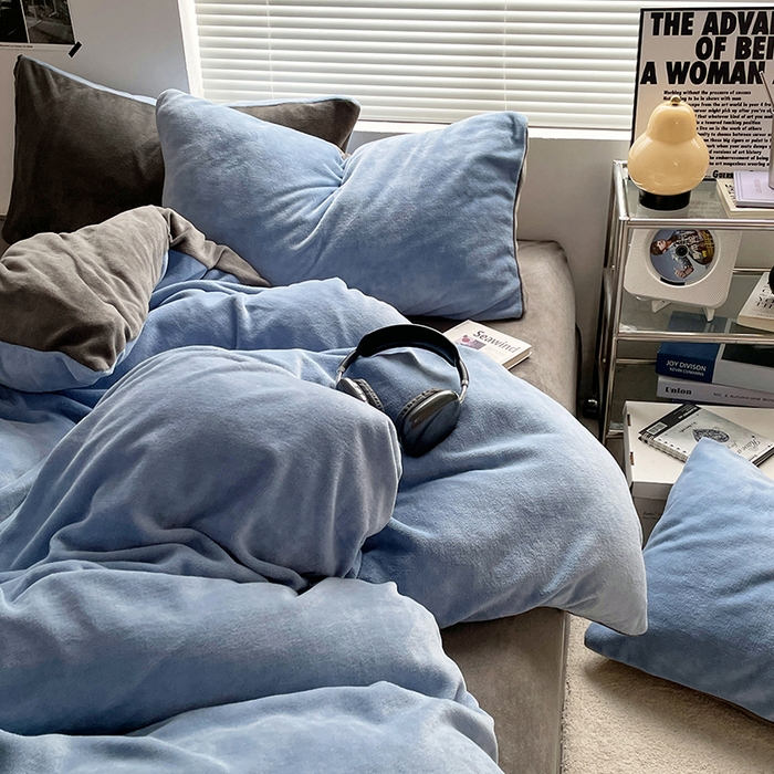 91家纺网 家纺一手货源 找家纺 优卡迪家纺馆 2025新款牛奶绒纯色双拼四件套系列 海蓝深灰