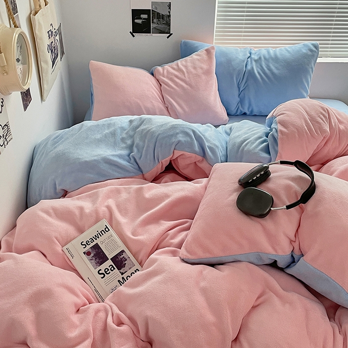 91家纺网 家纺一手货源 找家纺 优卡迪家纺馆 2025新款牛奶绒纯色双拼四件套系列 玉粉天蓝