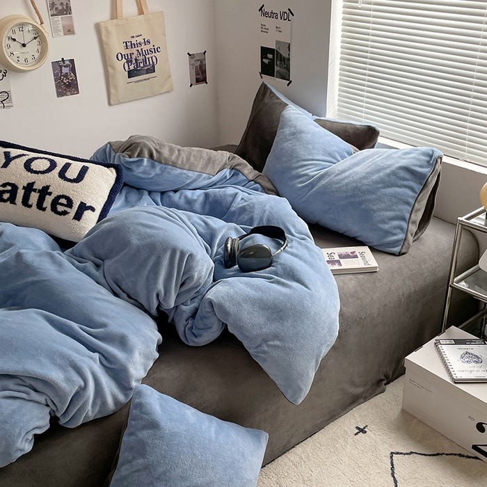 91家纺网 家纺一手货源 找家纺 优卡迪家纺馆 2025新款牛奶绒纯色双拼四件套系列 海蓝深灰