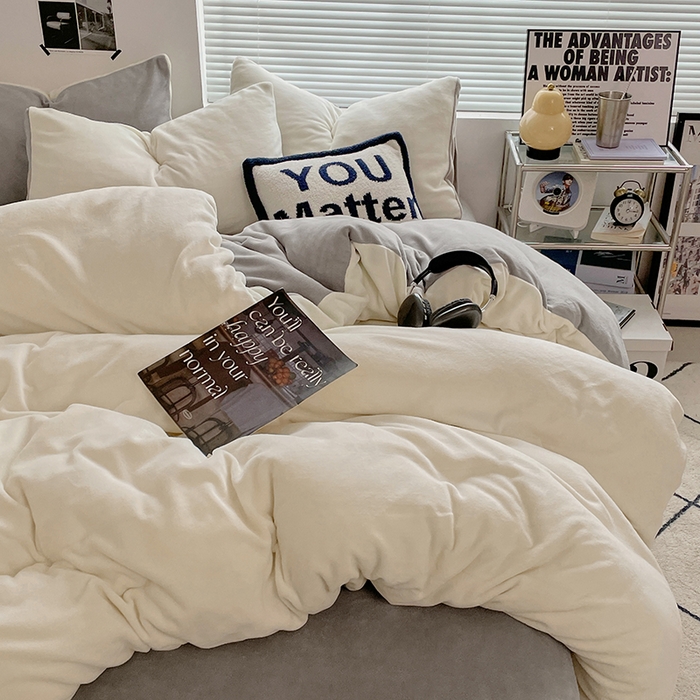 91家纺网 家纺一手货源 找家纺 优卡迪家纺馆 2025新款牛奶绒纯色双拼四件套系列 奶白银灰