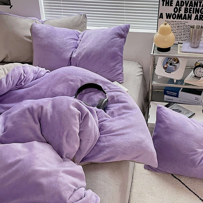 91家纺网 家纺一手货源 找家纺 优卡迪家纺馆 2025新款牛奶绒纯色双拼四件套系列 魅紫银灰