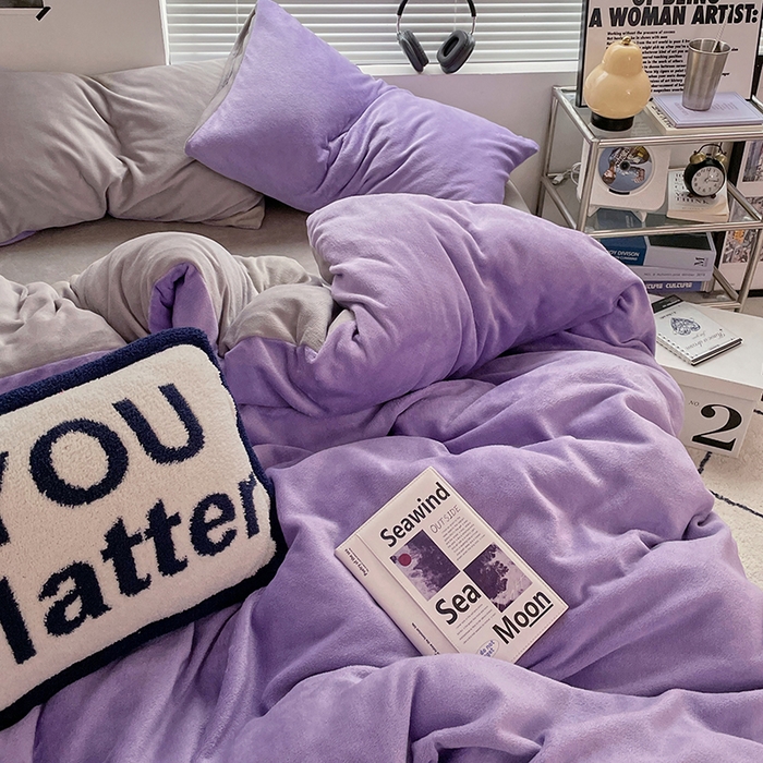 91家纺网 家纺一手货源 找家纺 优卡迪家纺馆 2025新款牛奶绒纯色双拼四件套系列 魅紫银灰