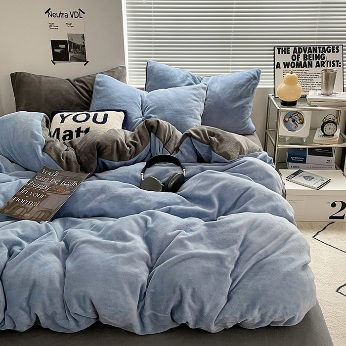 91家纺网 家纺一手货源 找家纺 优卡迪家纺馆 2025新款牛奶绒纯色双拼四件套系列 海蓝深灰