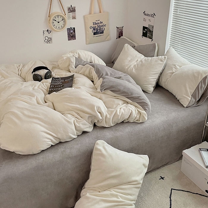 91家纺网 家纺一手货源 找家纺 优卡迪家纺馆 2025新款牛奶绒纯色双拼四件套系列 奶白银灰