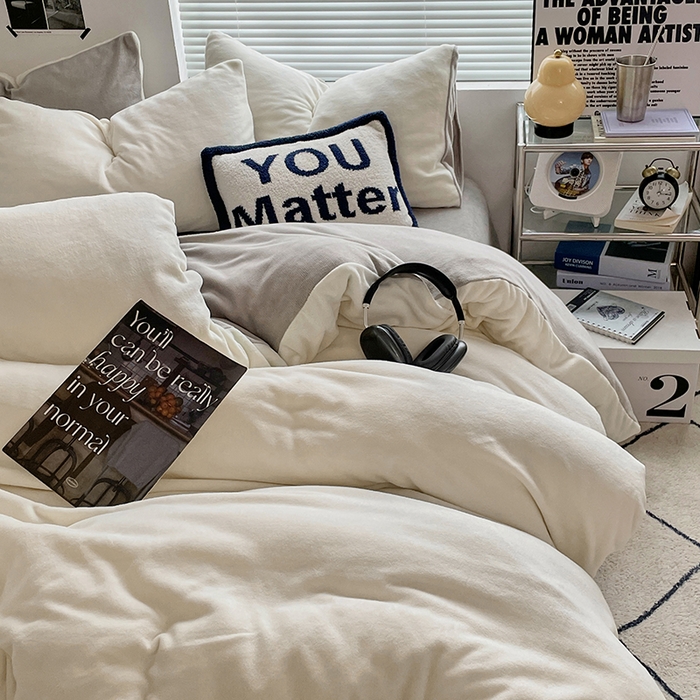 91家纺网 家纺一手货源 找家纺 优卡迪家纺馆 2025新款牛奶绒纯色双拼四件套系列 奶白银灰